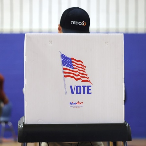 Εκλογές ΗΠΑ 2024: Οι αναρτήσεις Τραμπ και Χάρις - «Μείνετε στην ουρά», «Χτυπήστε πόρτες»