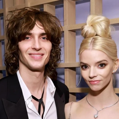 Η Άνια Τέιλορ-Τζόι και ο σ'υζυγός της Μάλκολμ ΜακΡέι 