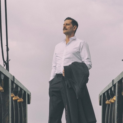 Manolis στο ΚΘΒΕ- μια παράσταση αφιερωμένη στον Μανώλη Χιώτη: οι πρώτες αποκλειστικές φωτογραφίες