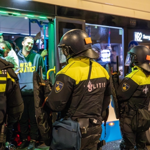 ολλανδοι αστυνομικοι, λεωφορείο, επιβάτες