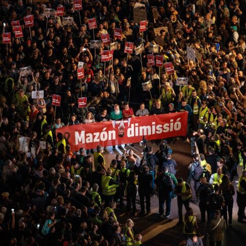 Ισπανία: Χιλιάδες διαδηλωτές έκαναν πορεία για να καταγγείλουν τη διαχείριση των πλημμυρών