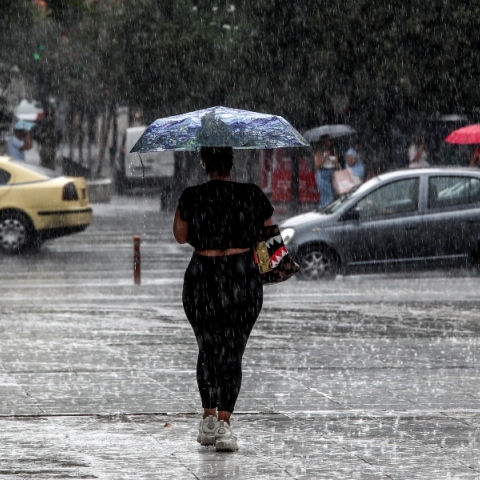 βροχες, κοσμος, ομπρελες