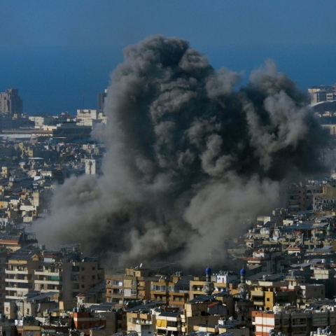 έκρηξη, καπνοι, πολυκατοικιες
