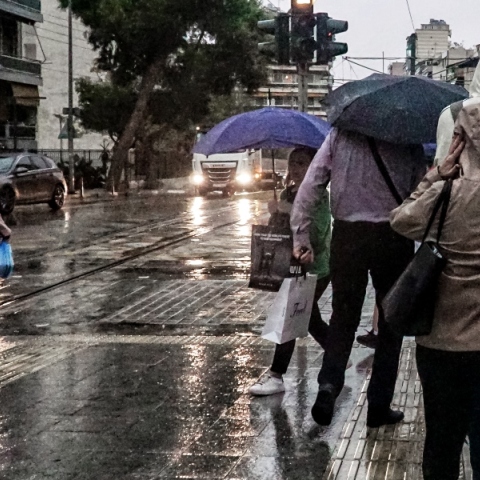 βροχη, περαστικοι