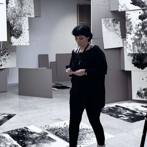 Η Κατερίνα Στεφανιδάκη παρουσιάζει την τρίτη ατομική της έκθεση «Safe Ground» στην Γκαλερί Ζουμπουλάκη