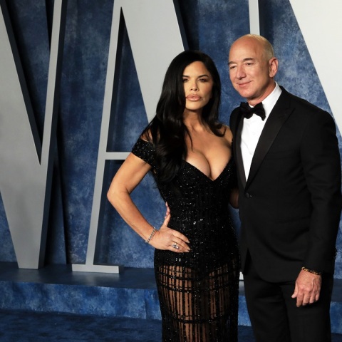 Ο Τζεφ Μπέζος με την Λόρεν Σάντσεζ