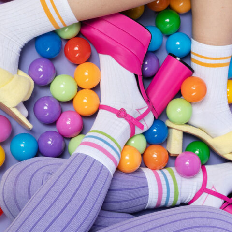 Millennials vs Gen Z: Ένας πόλεμος για τις κάλτσες