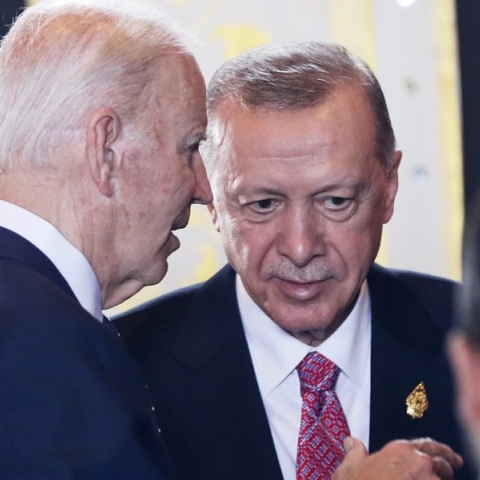 «Πυρά» Ερντογάν κατά Μπάιντεν για τη χρήση πυραύλων ATACMS από την Ουκρανία