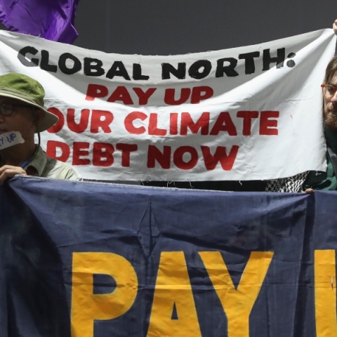 Ακτιβιστές διαδηλώνουν