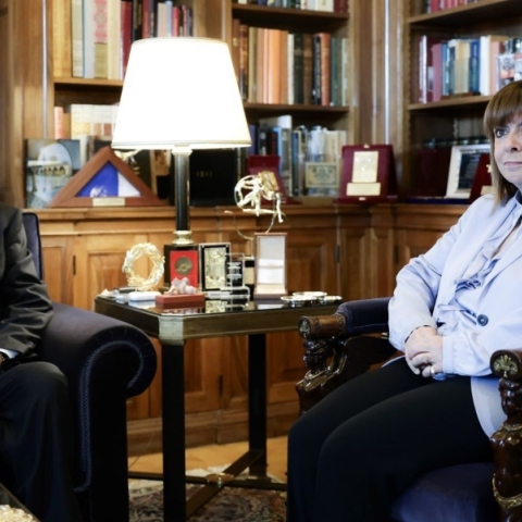 Η Κατερίνα Σακελλαροπούλου με τον Zhao Leji στο προεδρικό Μέγαρο