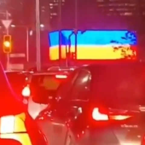 δρομος, αυτοκίνητα, κίνηση, φώτα, ουκρανική σημαία