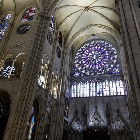 εσωτερικό από την Παναγία των Παρισίων