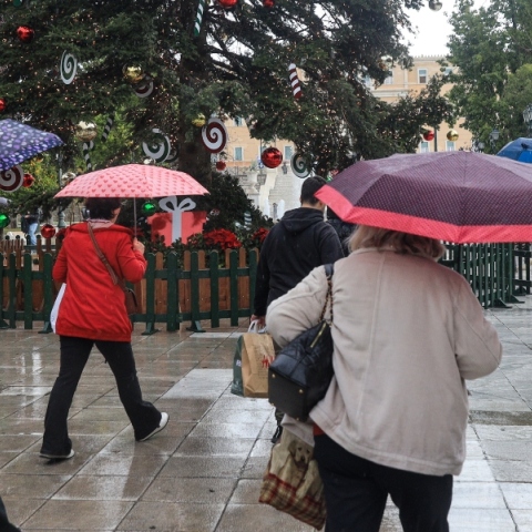 βροχη, περαστικοι, ομπρελες