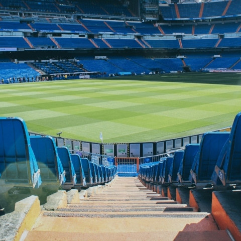 αδειες κερκιδες ποδοσφαιρικου γηπεδου