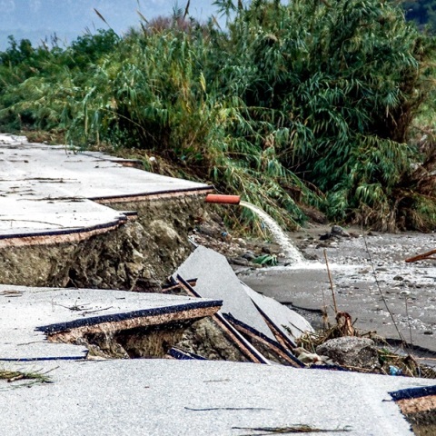 Ρόδος-Κακοκαιρία Bora: Το βίντεο από τις δραματικές επιχειρήσεις της ΕΜΑΚ
