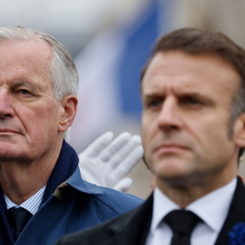 Ο Γάλλος Πρόεδρος, Εμανουέλ Μακρόν με τον πρωθυπουργό Μισέλ Μπαρνιέ