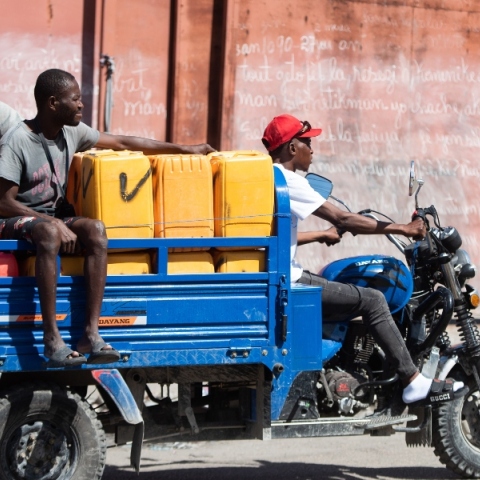 Κάτοικοι της Αϊτής εγκαταλείπουν τα σπίτια υπό τον φόβο των συμμοριών