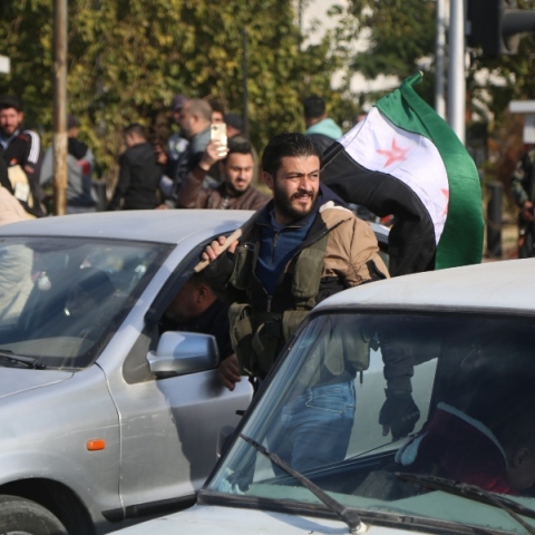 τζιχαντιστης στη Συρια κραταει σημαια