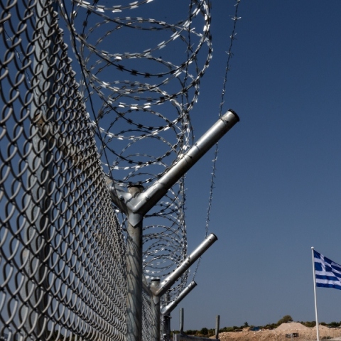 φραχτης, συρματοπλεγμα, σημαιες