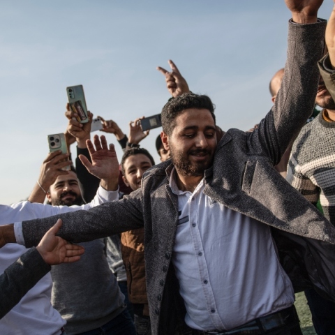 Κάτοικοι της Συρίας πανηγυρίζουν την πτώση του καθεστώτος Άσαντ