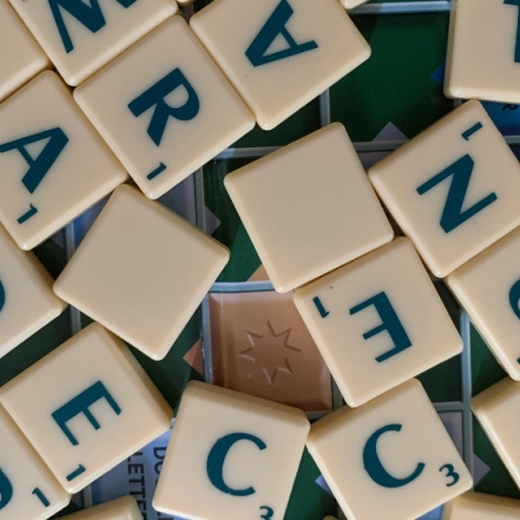 επιτραπέζιο παιχνιδι scrabble