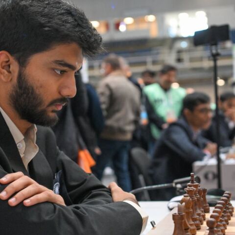 Σκάκι: Ινδός έφηβος έγινε ο νεότερος παγκόσμιος πρωταθλητής
