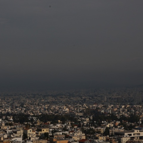 Καιρός: Βαρομετρικό χαμηλό φέρνει, καταιγίδες, κρύο και χιονοπτώσεις το Σαββατοκύριακο