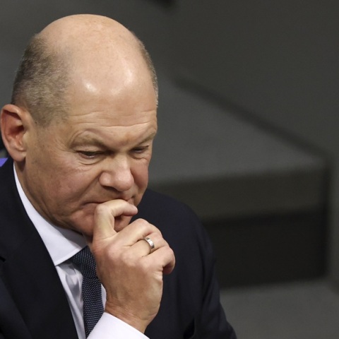 Μπρος ολοταχώς για πρόωρες εκλογές στη Γερμανία: Ψήφος δυσπιστίας για τον Σολτς