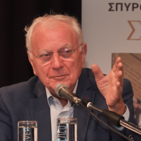 O Κώστας Χαρδαβέλλας