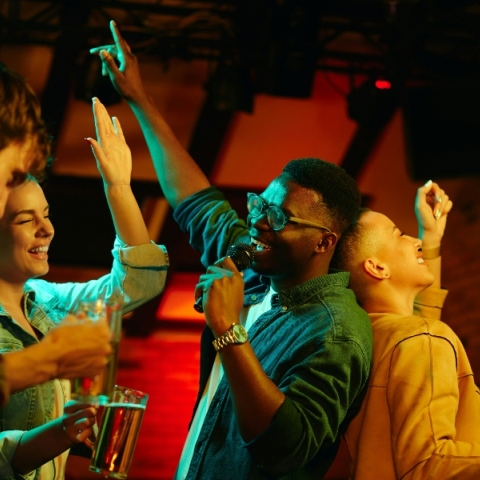 παρτι, κοσμος, μικροφωνο