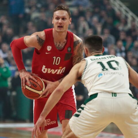 Γιάνις Τίμα: Η Σεντέκοβα του κατέστρεψε την καριέρα και τον άφησε άφραγκο