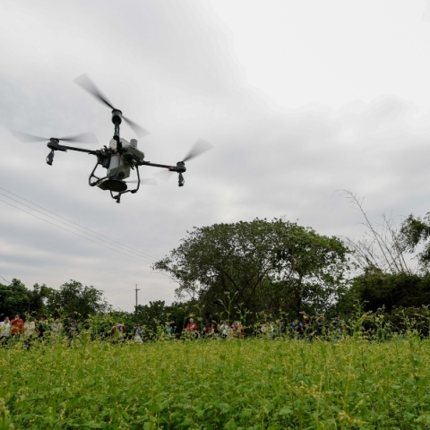 drone, ουρανος, περαστικοι