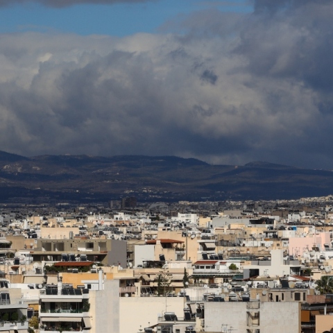 Πολυκατοικίες, ουρανος, συννεφα