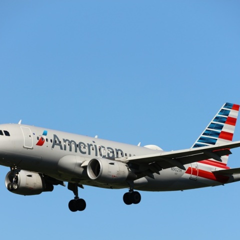 Πτήση της American Airlines «πλημμύρισε» στον αέρα προκαλώντας πανικό...και στιγμές γέλιου