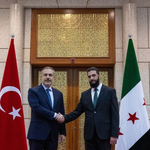 Συρία: Ο Χακάν Φιντάν συναντήθηκε με τον de facto ηγέτη της χώρας