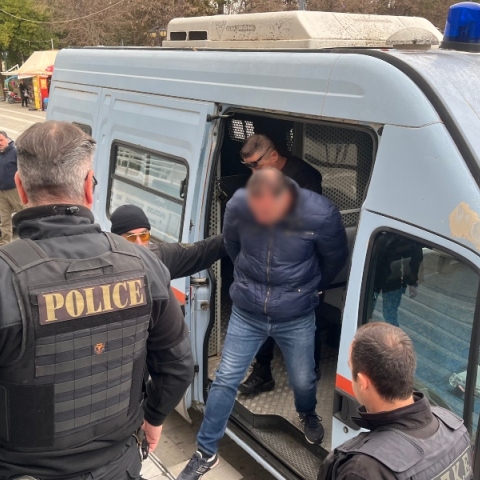 Αστυνομικοί, μεταφορά κρατουμένου