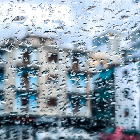 βροχή, κτίρια