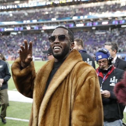 Diddy: Κατηγορείται ότι ανάγκαζε τον πρώην βοηθό του να «καθαρίζει» μετά τα πάρτι 