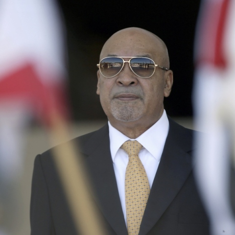  Ο δικτάτορας Ντέσι Μπουτέρσε