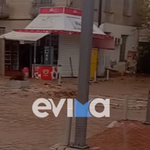 Εύβοια: Δρόμοι γεμάτοι λάσπη στα Λουτρά Αιδηψού από την κακοκαιρία