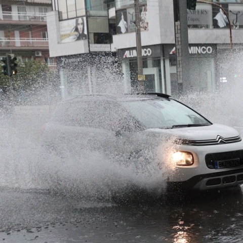 Κακοκαιρία: 111 κλήσεις δέχθηκε η Πυροσβεστική στην Αττική -Αποκαταστάθηκε η κυκλοφορία στην λεωφόρο Πάρνηθας
