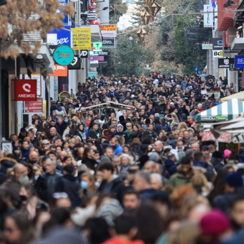 Εορταστικό ωράριο: Τι ώρες θα είναι ανοιχτά τα καταστήματα και σούπερ μάρκετ την Κυριακή