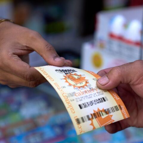 ΗΠΑ: Κέρδισε 1,22 δισ. δολάρια με λαχνό που αγόρασε σε βενζινάδικο