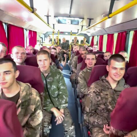 Oυκρανία: Μεγάλη ανταλλαγή κρατουμένων με τη Ρωσία από τη μάχη της Μαριούπολης