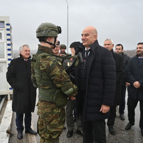 Ο Νίκος Δένδιας σε στρατιωτικό φυλάκιο