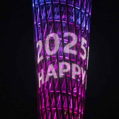 Η Κίνα υποδέχθηκε το 2025, τη "χρονιά του Φιδιού", με φωτορυθμικά σόου και πυροτεχνήματα	