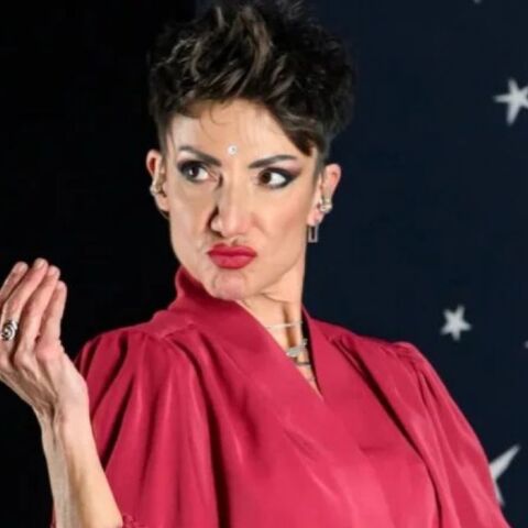 Σοφία Ρομπόλη: Τι λέει η διερμηνέας νοηματικής του Alpha για τον viral χορό της Πρωτοχρονιάς