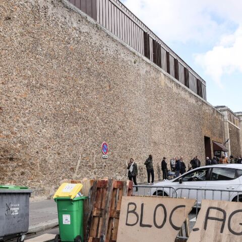 Γαλλία: Πέντε εργαζόμενοι σε φυλακή κρατούνται όμηροι από κρατούμενο