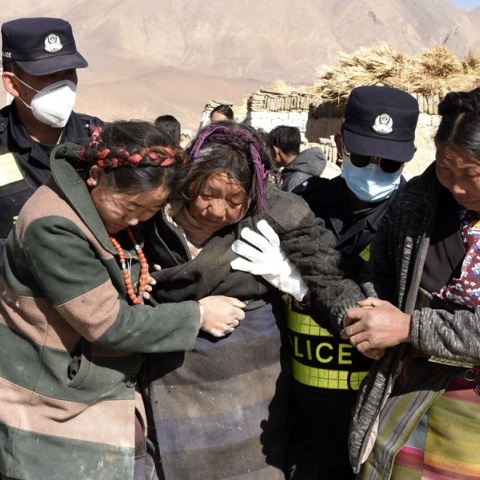 Μετράει τις πληγές του Θιβέτ από τον ισχυρό σεισμό των 6,8 Ρίχτερ: 95 νεκροί και άλλοι 130 τραυματίες 