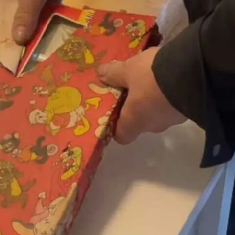 Ποτέ δεν είναι αργά για...δώρα: 53χρονος στις ΗΠΑ βρήκε τι του πήρε η μητέρα του 46 χρόνια μετά